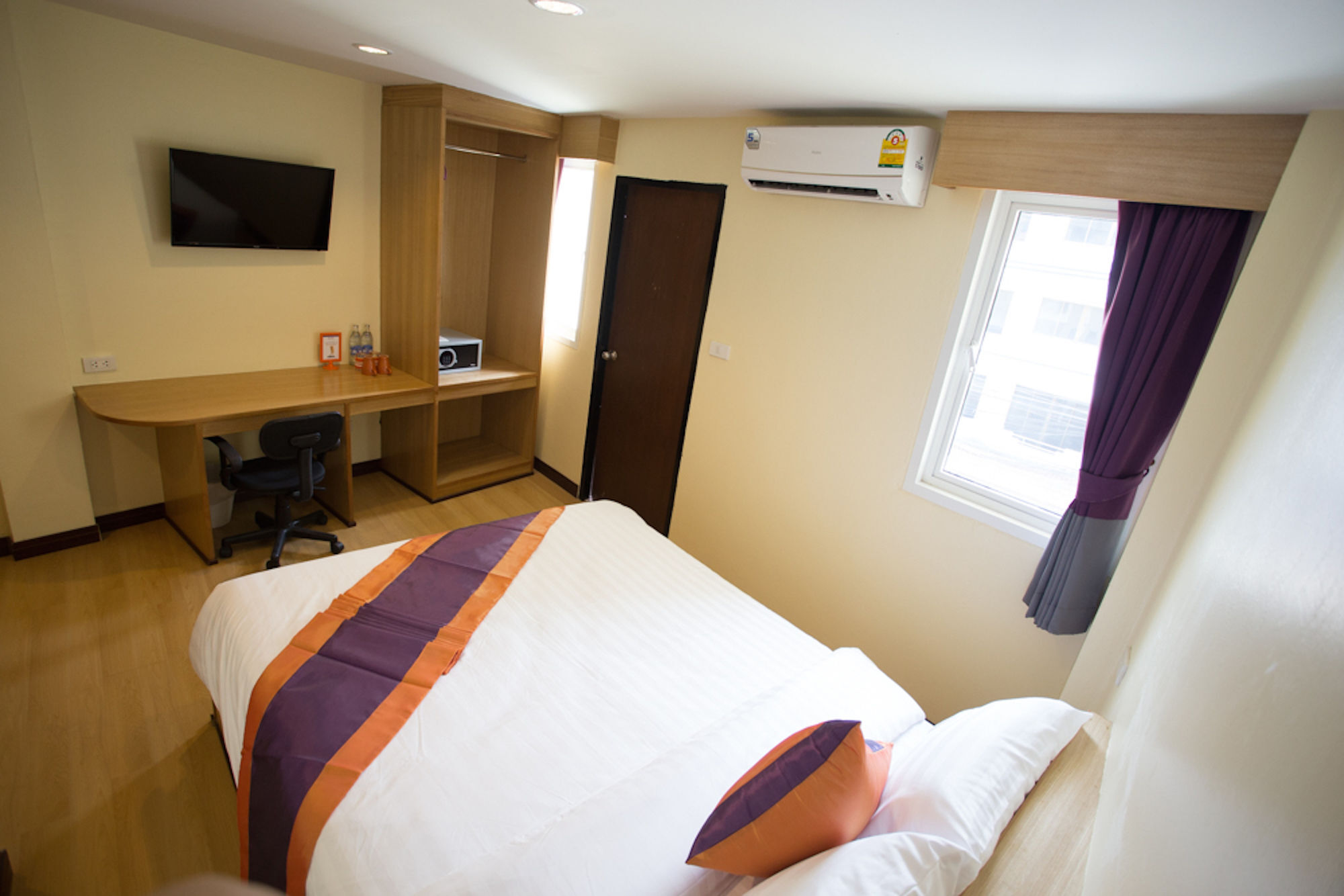 J P Inn Pattaya ภายนอก รูปภาพ