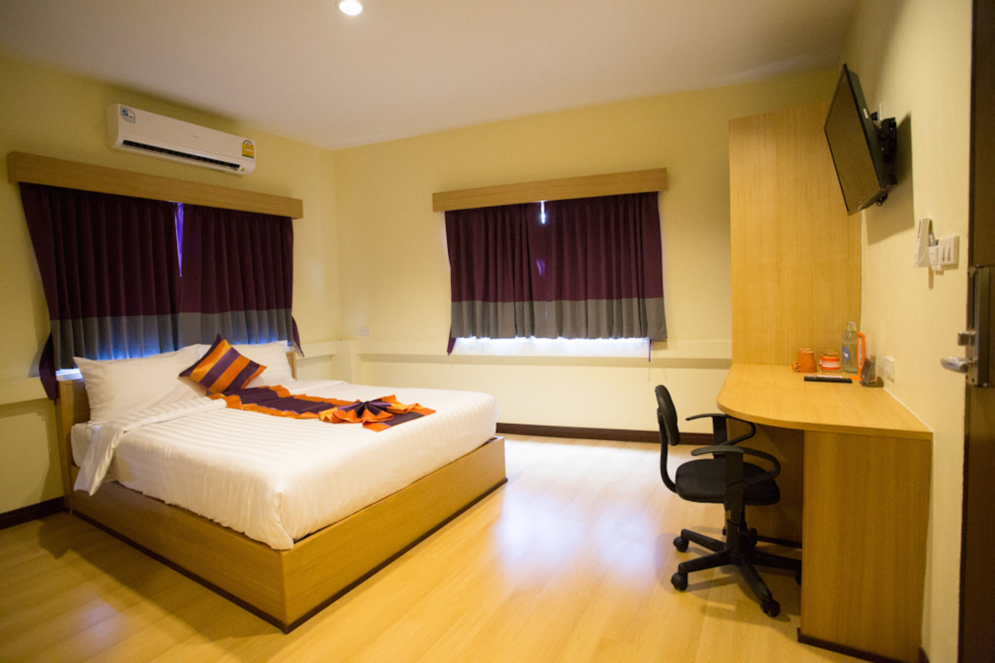 J P Inn Pattaya ภายนอก รูปภาพ